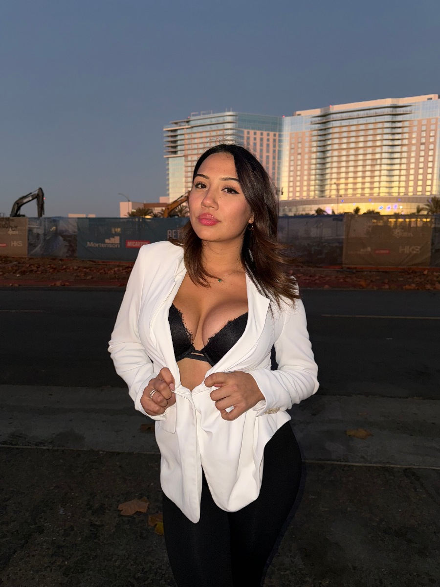 Take a pause and enjoy Ali Cruz — streaming from Zaragoza