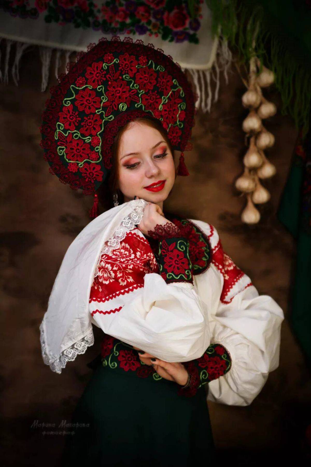 Women in Slavic costumes underwear in Zaragoza