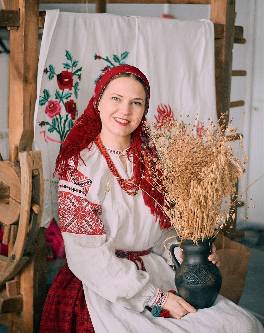 Women in Slavic costumes in Zaragoza