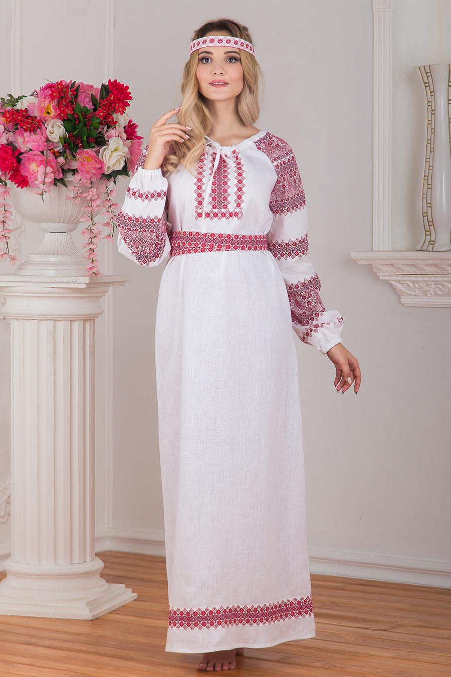 Women in Slavic costumes in Zaragoza