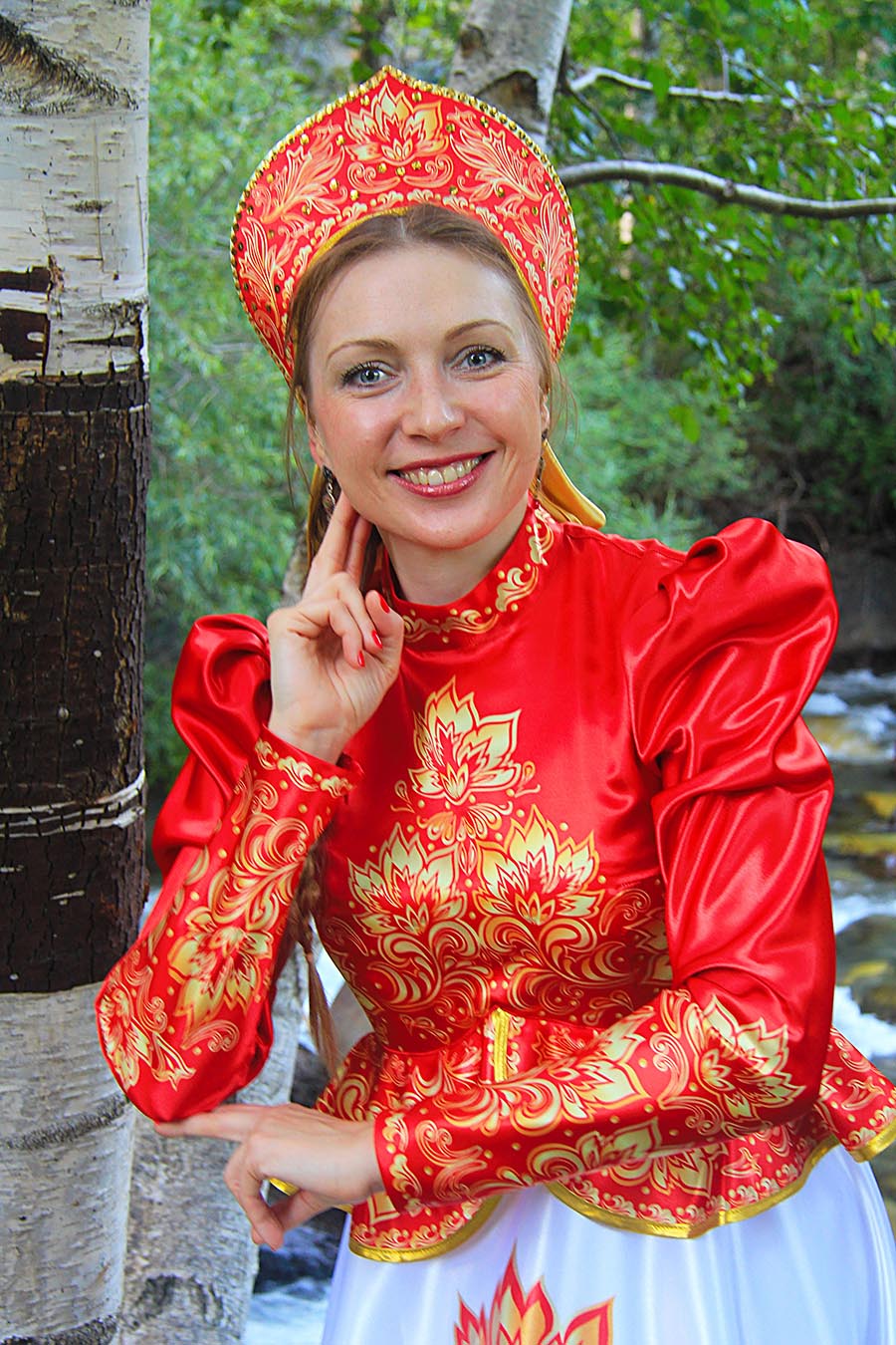 Women in Slavic costumes in Zaragoza