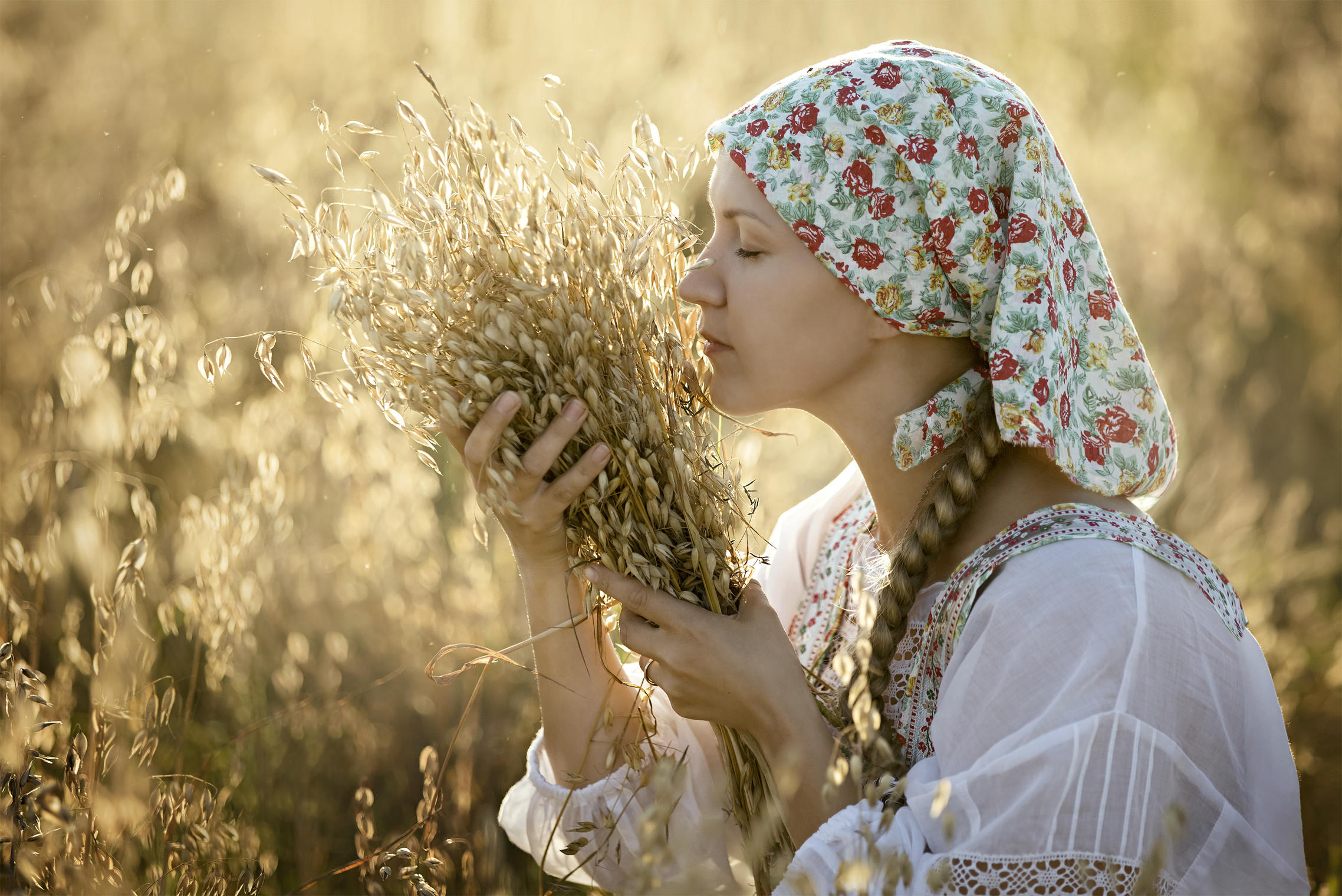 Photo Women in Slavic costumes in Zaragoza