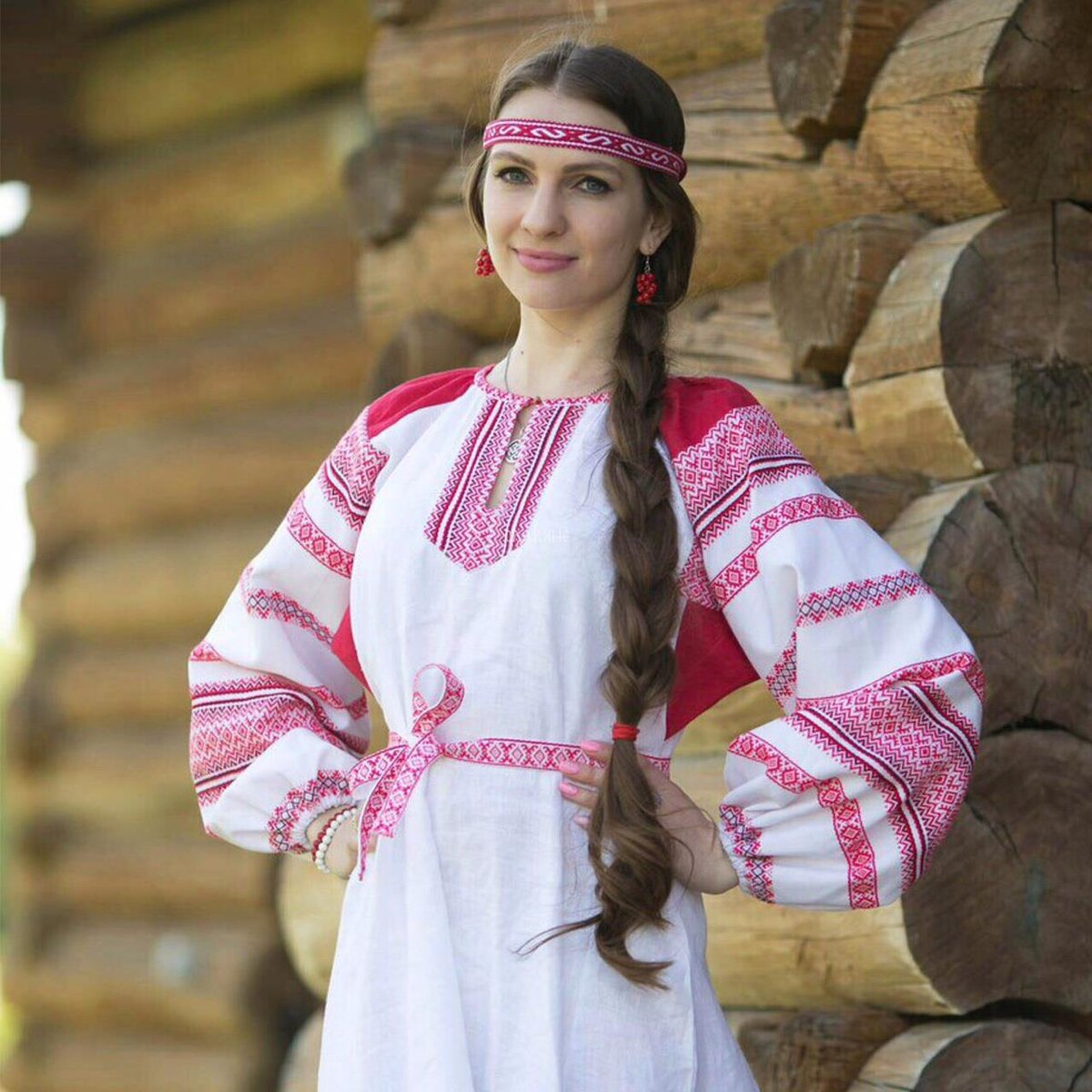 Girls in Slavic costumes in Zaragoza
