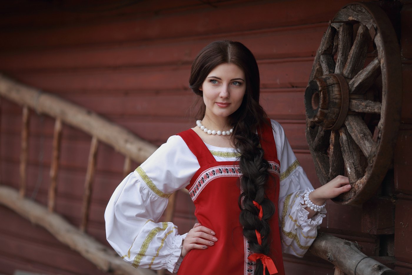 Girls in Slavic costumes in Zaragoza