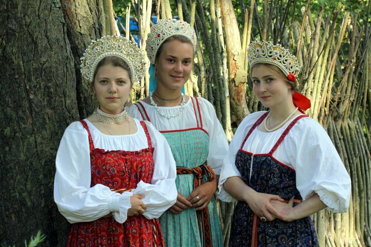 Sexy model Girls in Slavic costumes in Zaragoza