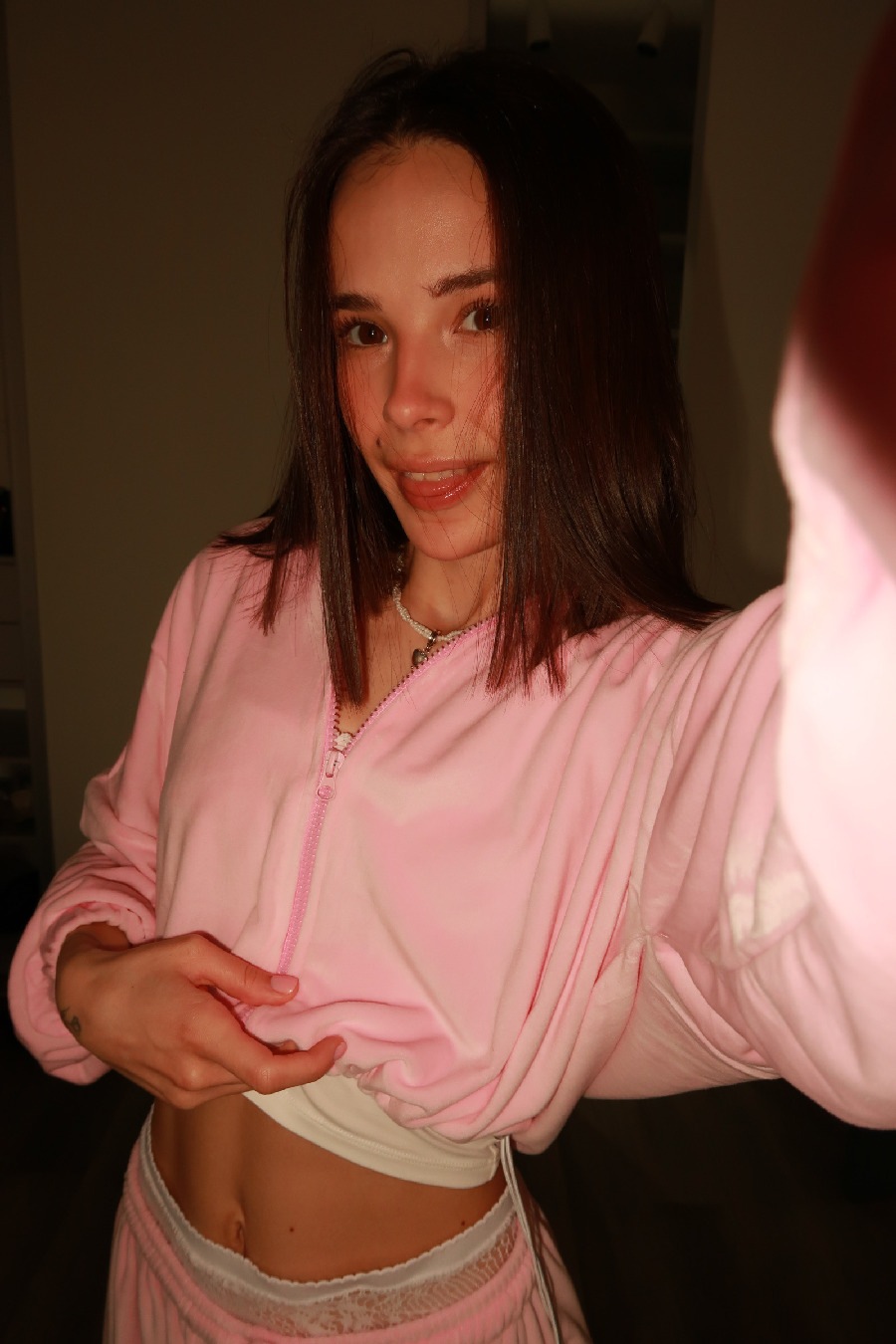 Tina brings the glow — live moments in Zaragoza